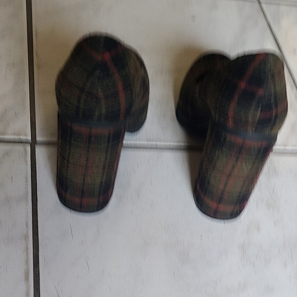 Born in California army green and black chunky heel pumps...size 7 - Picture 4 of 6